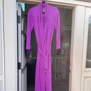 Josie Natori Fuscia full-length kimono style robe- size Medium